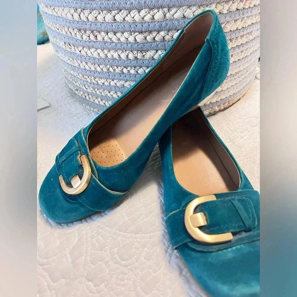 Emerald Green & Matte  Gold Loafers - Picture 1 of 9